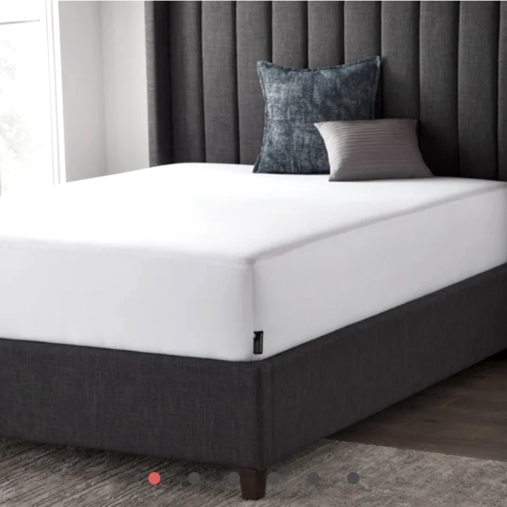 Malouf Comfort Mattress Protector from Sleep Country Canada NWT